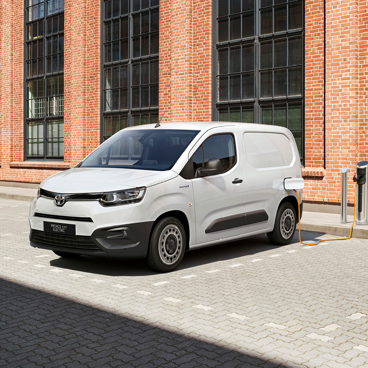 Toyota-Proace-City-Electric-Deal-and-Drive-sl3