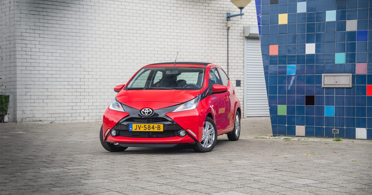 Toyota Aygo, exterieur, vooraanzicht, stoep