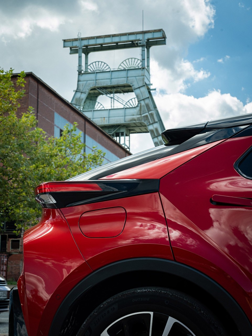 Toyota C-HR, exterieur, achterzijde, close-up, roodkleurig, rechter zijaanzicht