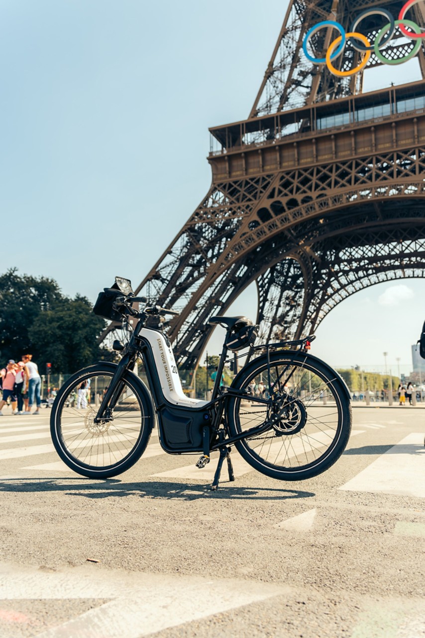 Toyota, exterieur, Paralympics, 2024, waterstoffiets, voor, Eiffeltoren