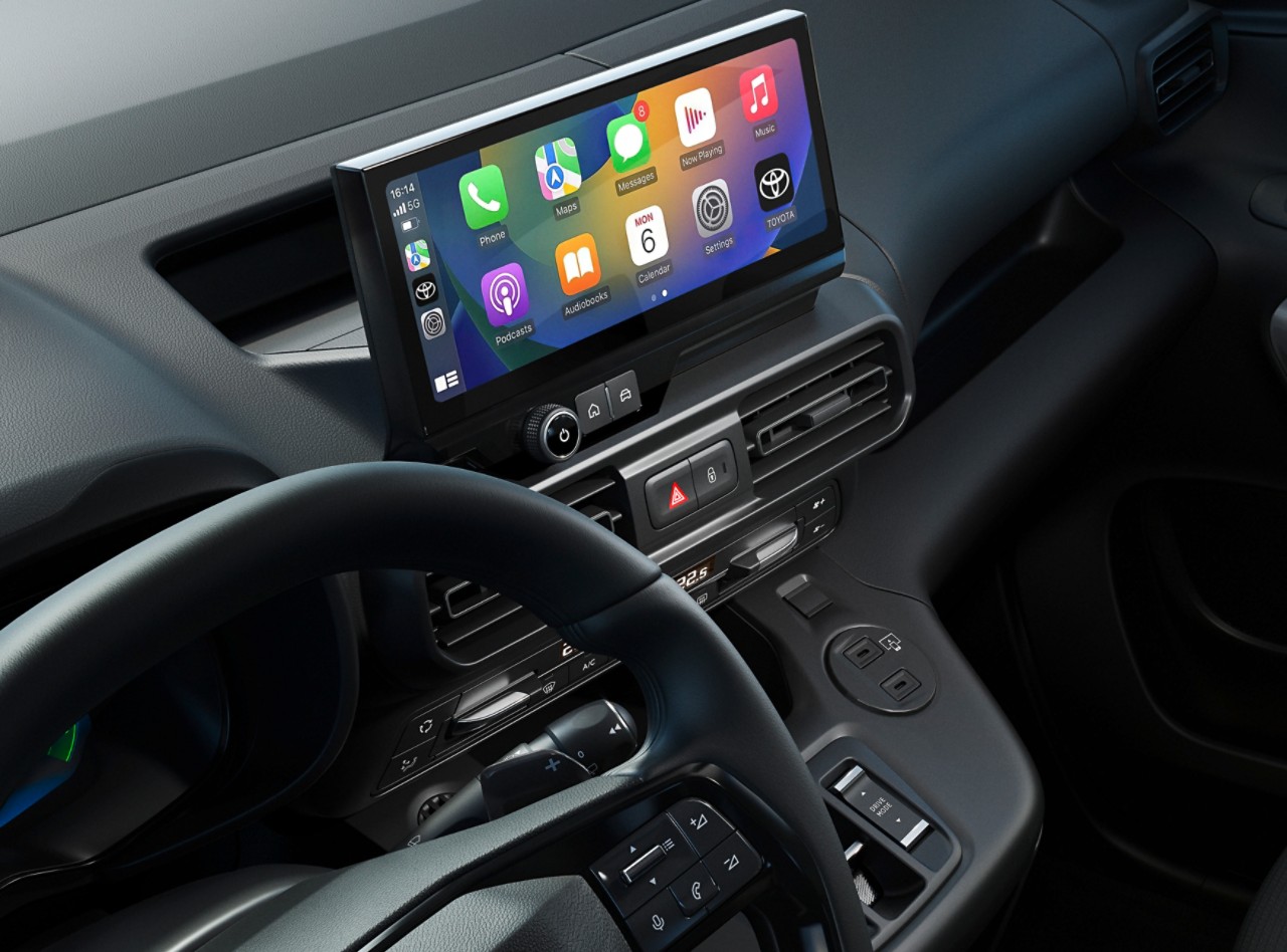 Apple CarPlay on the Proace City Verso’s multimedia screen 